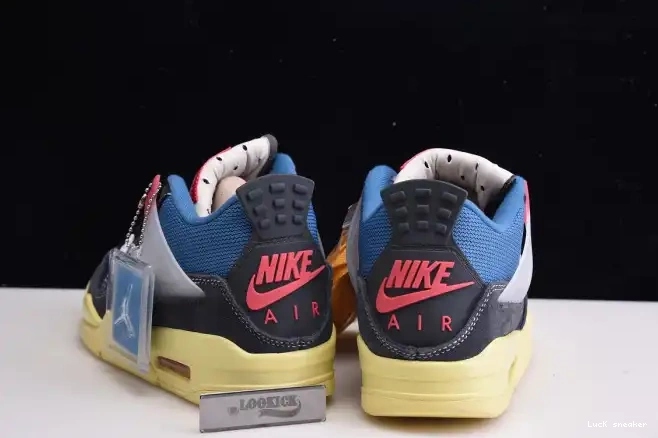 Rep LUCY UNION JORDAN 4 AIR OFF RETRO NOIR DC9533-001 0407